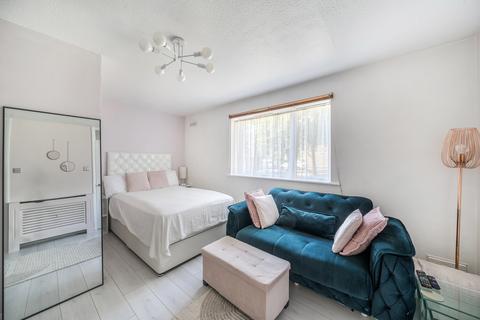 undefined, Aylsham Drive, Ickenham, Uxbridge