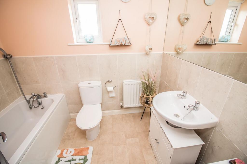 Family Bathroom.
