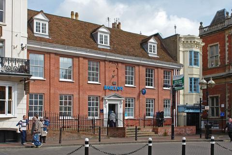 Retail property (high street) for sale, 34 Market Sq Aylesbury HP20 1TW