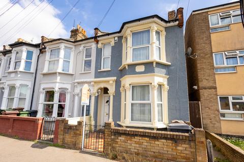 3 bedroom terraced house for sale, Higham Hill Road, London E17