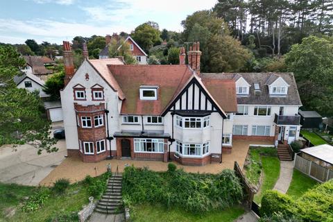 2 bedroom apartment for sale, Abbey Road, East Court, NR26