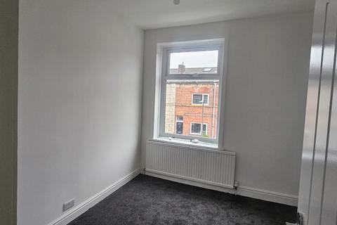 3 bedroom terraced house to rent, Benson Street, Bury BL9