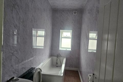 3 bedroom terraced house to rent, Benson Street, Bury BL9