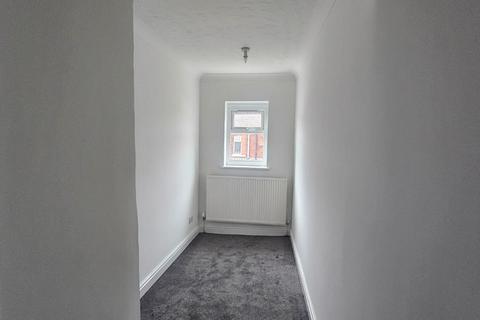 3 bedroom terraced house to rent, Benson Street, Bury BL9