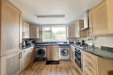 2 bedroom detached bungalow for sale, Penwethers Lane, Truro