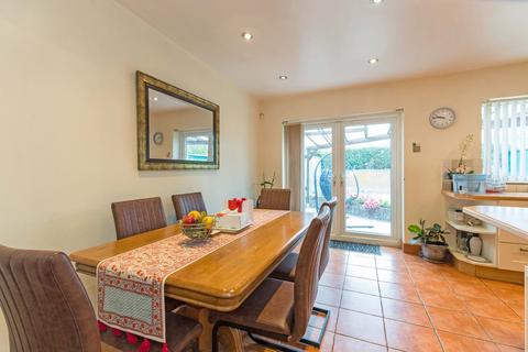 undefined, Layburn Crescent, Langley SL3