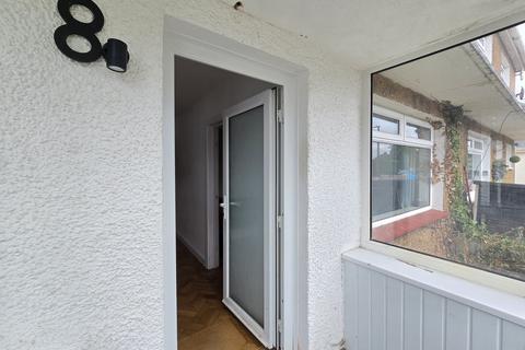 8 Dyffryn Place, Barry, CF62 8UN