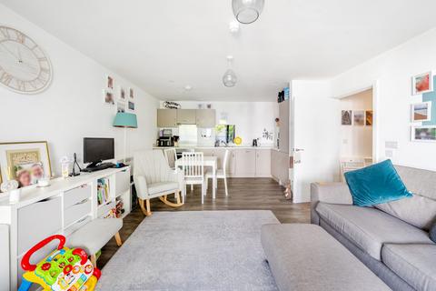 1 bedroom flat for sale, Broadley House, 8 Hewitts Way, Walton-on-Thames, KT12