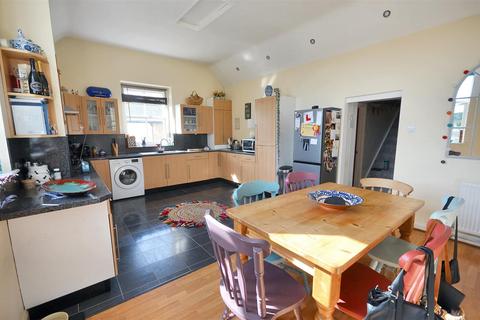 4 bedroom flat for sale, Peacemarsh, Gillingham