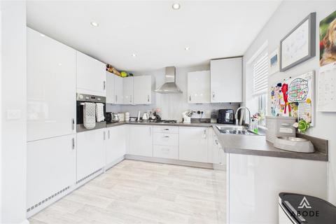 3 bedroom semi-detached house for sale, King Lane, Burton-On-Trent DE13