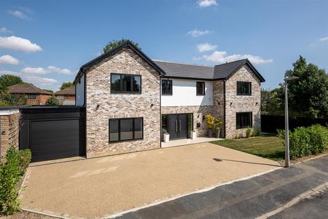 5 bedroom detached house for sale, St. Davids Close, Leverstock Green, Hemel Hempstead, Hertfordshire, HP3 8LU