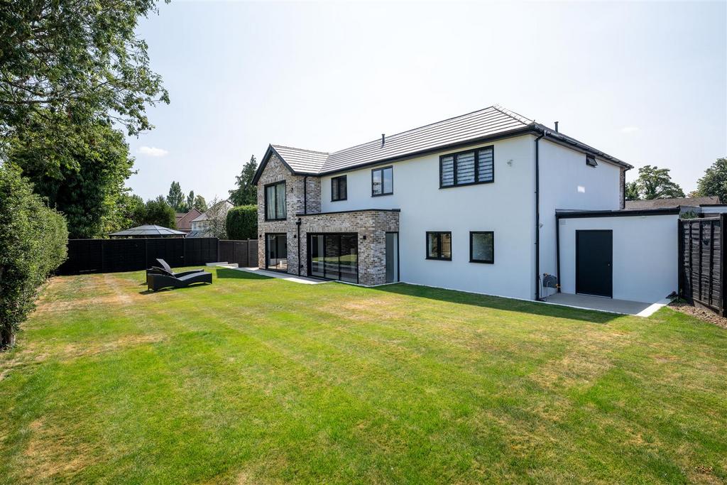 250815 - 4 St Davids Close, Leverstock Green - 44.