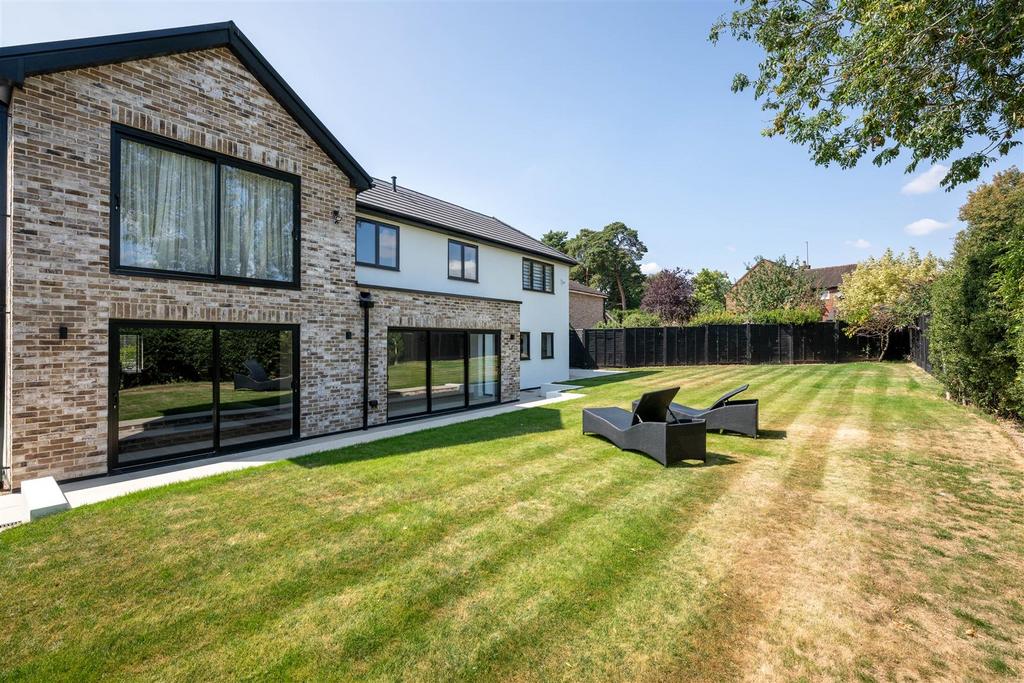 250815 - 4 St Davids Close, Leverstock Green - 43.