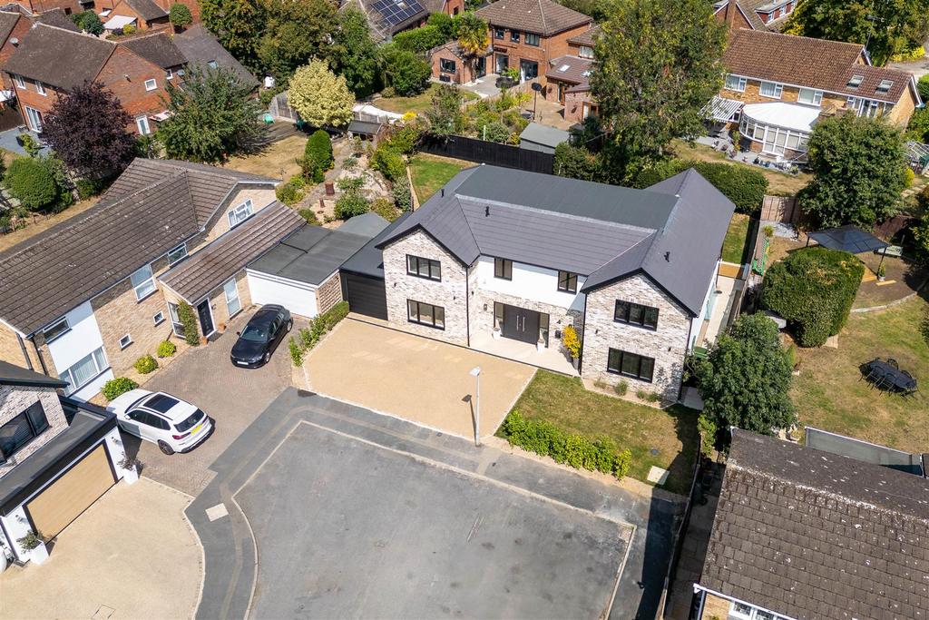 250815 - 4 St Davids Close, Leverstock Green - 07.