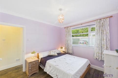 undefined, Frenchaye, Addlestone, Surrey, KT15