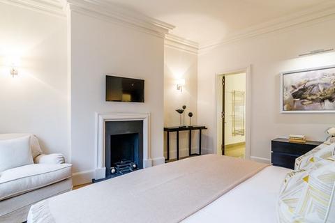 3 bedroom apartment to rent, Duke Street, London W1K