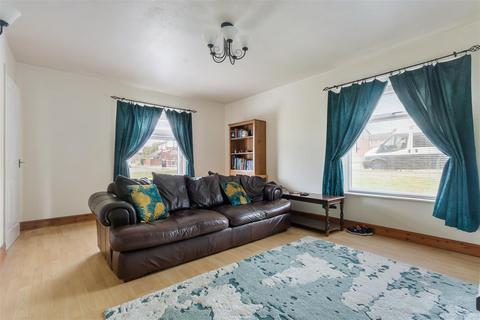 3 bedroom end of terrace house for sale, Greenlea Avenue, Leeds LS19