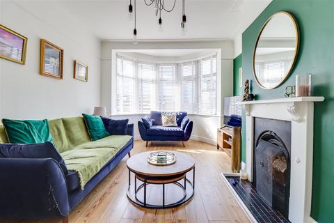 2 bedroom apartment for sale, London Road, Leigh-on-Sea SS9