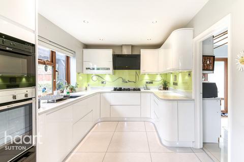 23 Nonsuch Court Avenue, Epsom, KT17 2RX