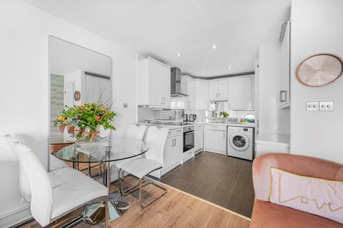 2 bedroom apartment for sale, Cascades Tower, Westferry Road, London, E14