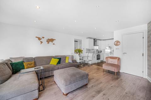 2 bedroom apartment for sale, Cascades Tower, Westferry Road, London, E14