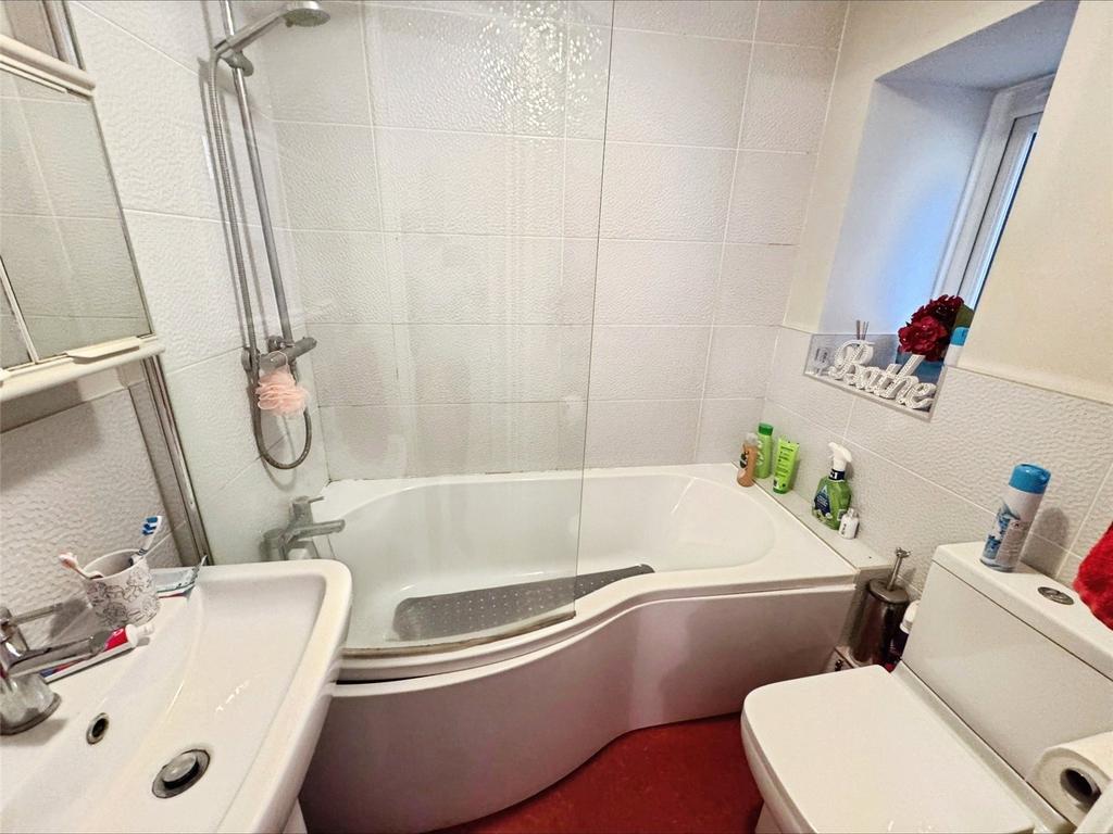 En-Suite Bathroom