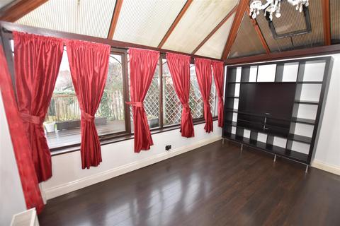 3 bedroom end of terrace house for sale, Hallowell Down, South Woodham Ferrers, Chelmsford