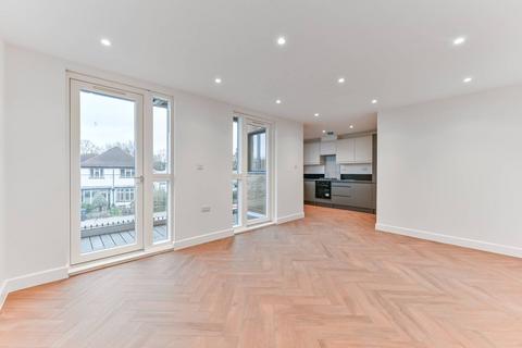 3 bedroom flat to rent, Norbury Avenue, Norbury, London, SW16