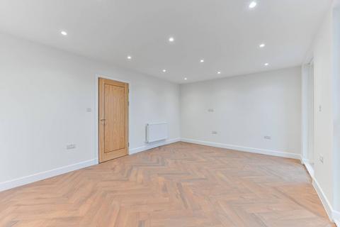 3 bedroom flat to rent, Norbury Avenue, Norbury, London, SW16