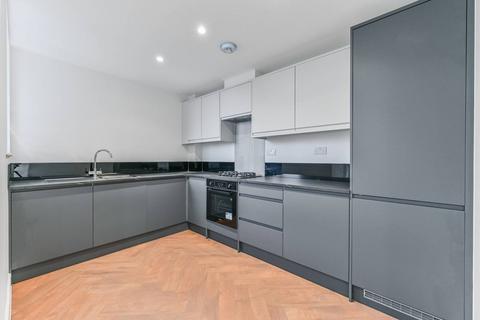 3 bedroom flat to rent, Norbury Avenue, Norbury, London, SW16