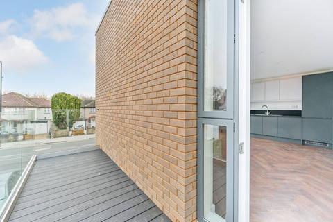 4 bedroom flat to rent, Norbury, Norbury, London, SW16