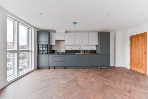 4 bedroom flat to rent, Norbury, Norbury, London, SW16