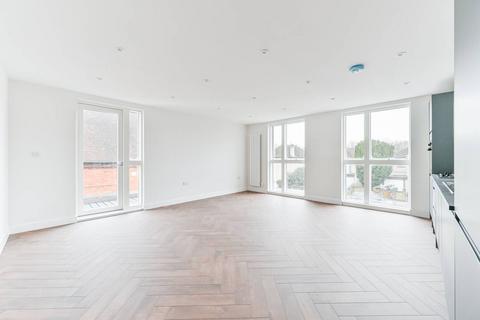 4 bedroom flat to rent, Norbury, Norbury, London, SW16