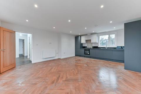 3 bedroom flat to rent, Norbury Avenue, Norbury, London, SW16