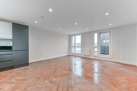 3 bedroom flat to rent, Norbury Avenue, Norbury, London, SW16
