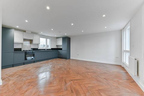 3 bedroom flat to rent, Norbury Avenue, Norbury, London, SW16
