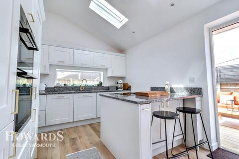 3 bedroom detached bungalow for sale, Meadow Rise, Hemsby