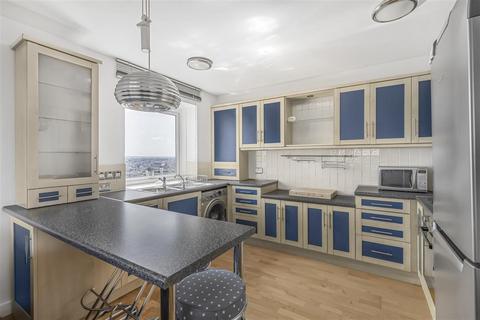 1 bedroom flat for sale, Austin Road, SW11