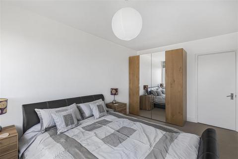 1 bedroom flat for sale, Austin Road, SW11