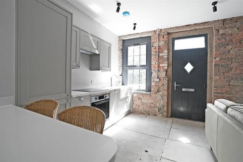 10 Station Road, Holywell Green, Halifax, HX4 9BQ