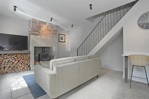 10 Station Road, Holywell Green, Halifax, HX4 9BQ