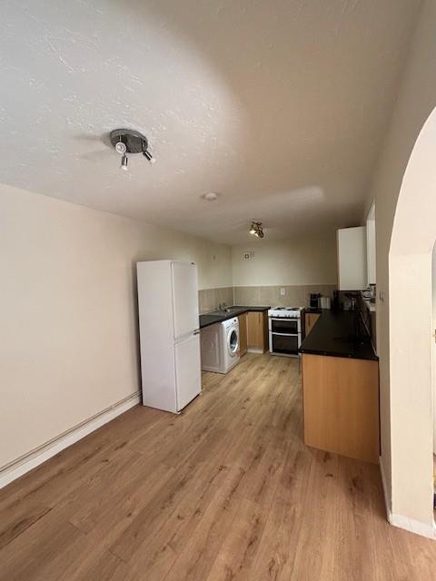 Kitchen 2.jpg
