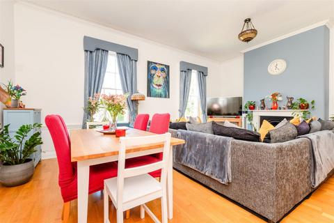 2 bedroom ground floor flat for sale, Priory Court, Rochester ME1