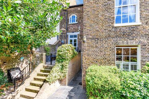 2 bedroom ground floor flat for sale, Priory Court, Rochester ME1