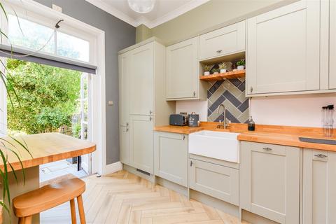 2 bedroom ground floor flat for sale, Priory Court, Rochester ME1