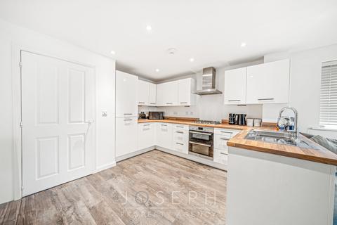 3 bedroom semi-detached house for sale, Ribbans Park Road, Ipswich, IP3