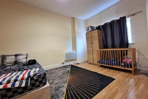 2 bedroom property for sale, Dersingham Avenue, London