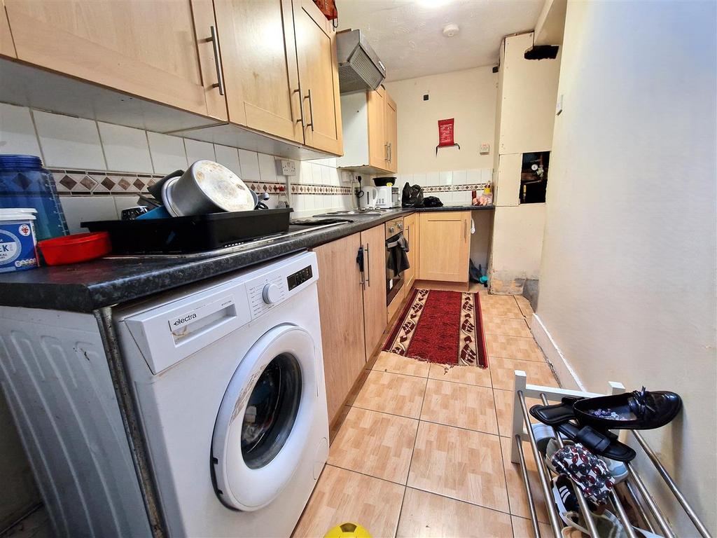 Kitchen 2.jpg