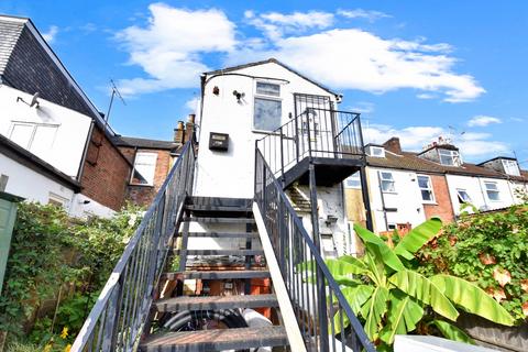 Wellington Street, Luton, Bedfordshire, LU1 5AH