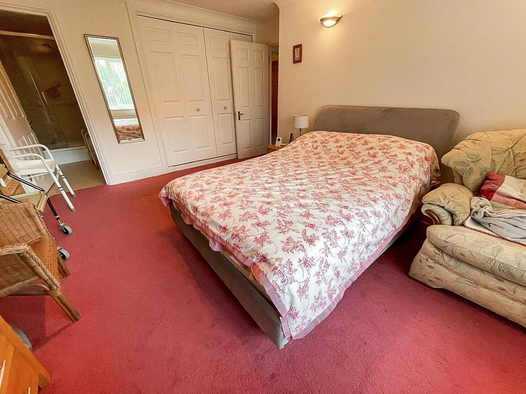 Bedroom 1.jpg
